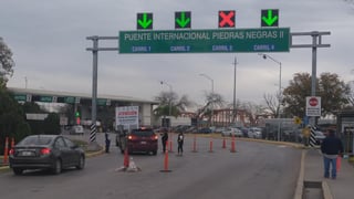 Preparan la instalación de filtros sanitarios en el ingreso a México por la frontera de Coahuila, a fin de inhibir los cruces no esenciales. (ARCHIVO)