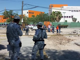 Una máquina retroexcavadora rompió un tubo de gas esta mañana, en la colonia Fidel Velázquez, de Gómez Palacio. (EL SIGLO DE TORREÓN)
