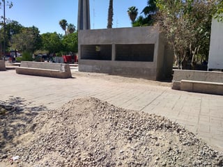 Tanto en la Plaza Principal como en el gimnasio municipal las obras siguen en proceso hace meses. (EL SIGLO DE TORREÓN) 