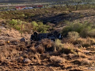 Un hombre perdió la vida, luego de que se volcara sobre la carretera Monterrey-Saltillo, esto cunado se dirigía al vecino estado. (ARCHIVO)