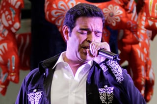 El cantante mexicano Pablo Montero grabó el tema con causa Aprendimos del que en el video aparecen sus hijas Daniela y Carolina, así como la madre del cantante. (ARCHIVO)