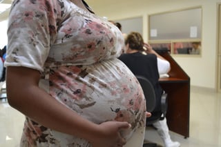 El Gobierno de Coahuila extendió la licencia de trabajo con goce de sueldo para mujeres embarazadas, personas de la tercera edad y con enfermedades crónicas. (ARCHIVO)