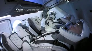Los astronautas de la NASA Douglas Hurley y Robert Behnken pusieron rumbo a la EEI a bordo de la cápsula Crew Dragon. (AP) 