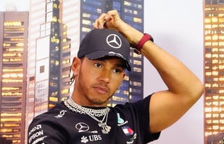  Lewis Hamilton, criticó el silencio que han guardado los pilotos y el resto de los integrantes de la Fórmula Uno respecto al racismo. (ARCHIVO)