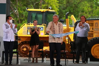 El presidente de México, Andrés Manuel López Obrador, ha dado este lunes el banderazo al inicio de las obras de construcción del Tren Maya, uno de sus proyectos insignia, entre la reapertura económica y social tras la pandemia del COVID-19 y el rechazo de comunidades indígenas. (NOTIMEX)