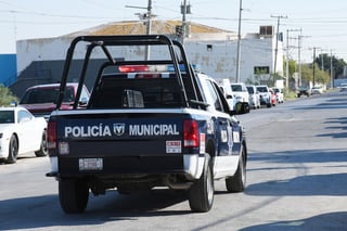 Luego de la activación del código rojo, agentes de la Policía Municipal acudieron hasta el lugar. (EL SIGLO DE TORREÓN)