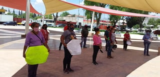 Un grupo de integrantes de la organización Antorcha Campesina, se manifestaron el día de hoy en las instalaciones de la Presidencia Municipal de Saltillo, para exigir al alcalde programas de apoyo ante la contingencia sanitaria. (EL SIGLO DE TORREÓN)