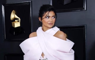 Hace unos días la revista Forbes expulsó de su top 10 de los 'Jóvenes Billonarios' a Kylie Jenner, alegando que la fortuna de la socialité no es real y que ha sido creada con base en mentiras. (ARCHIVO) 
