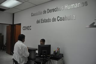 La Segunda Visitaduría de la CDHEC separó del cargo a uno de sus colaboradores señalado de supuesto abuso, en tanto se investiga.