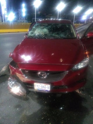 El vehículo que localizaron las autoridades es de la marca Mazda línea 6 de color rojo modelo 2014, el cual presentaba daños en toldo, parabrisas, frente y costado.
(EL SIGLO DE TORREÓN)