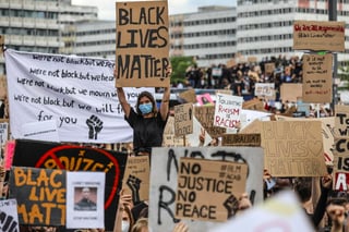 Manifestantes en Berlín contra la violencia policial y el racismo. (EFE) 