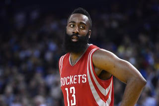 El guardia de los Rockets tiene uno de los contratos más jugosos de la NBA, el cual asciende a 55 millones de dólares por temporada. (ARCHIVO)
