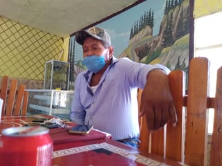 Arturo Mora Olguín, director de Desarrollo Rural del Municipio de Viesca y comisariado del ejido La Ventana, asegura que la sequía tiene muy preocupados a los productores. (DIANA GONZÁLEZ) 