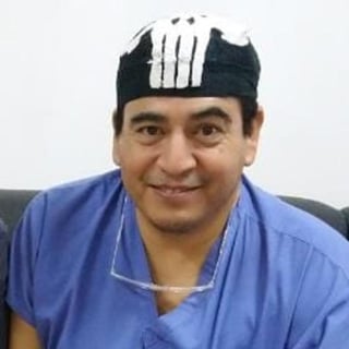 Se trata del médico cirujano José Favela quien perdió la batalla contra el virus el día de ayer.
(ESPECIAL)