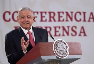 López Obrador aseguró que le divierte dar a conocer ese tipo de planes porque sus adversarios piensan que nadie se va a enterar. (ARCHIVO)