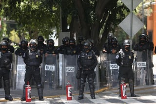 Al menos 400 policías se desplegaron este miércoles en el exclusivo barrio de Polanco en Ciudad de México para evitar actos de violencia durante las protestas de jóvenes que exigieron un alto a la violencia policiaca y la libertad inmediata de los presos políticos del país. (EFE)