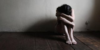  Zitlali Jazmín 'N', de 34 años de edad, fue detenida e imputada de delito de 'violación en concurso real homogéneo en comisión por omisión', por permitir el abuso sexual de sus hijas de 12 y 14 años de edad. (ARCHIVO)