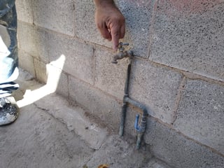 Distintos sectores al oriente de Torreón han reportado al Simas que sufren por escasez de agua. (EL SIGLO DE TORREÓN)