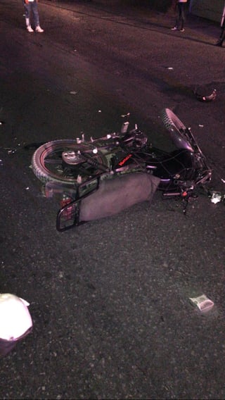 El herido viajaba a bordo de una motocicleta Kurazai. (EL SIGLO DE TORREÓN)