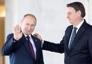 Los presidentes de Brasil, Jair Bolsonaro (d), y de Rusia, Vladímir Putin (i), acordaron este lunes en una conversación telefónica una cooperación en el combate a la COVID-19 entre dos de los países más afectados por la pandemia en el mundo. (ARCHIVO) 