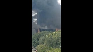 Un incendio se registró el día de hoy 15 de junio en el edificio de Tesorería de Nuevo León, el cual aún no ha sido sofocado. (ESPECIAL)
