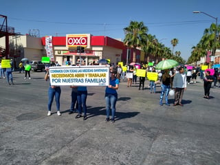 'Queremos trabajar', 'Necesitamos una solución', fueron algunos de los reclamos que hicieron comerciantes en Gómez Palacio.