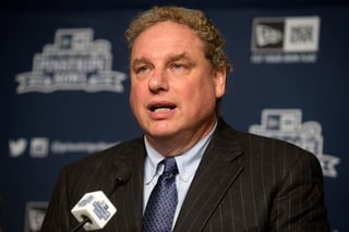 Randy Levine, presidente de los Yanquis, pidió al gremio de peloteros de Grandes Ligas que negocien con los dueños. (ARCHIVO)