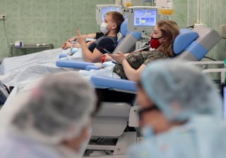 En total, Rusia acumula 553,301 casos diagnosticados, de los cuales fallecieron 7,487 pacientes y 304,342 fueron dados de alta. (ARCHIVO)