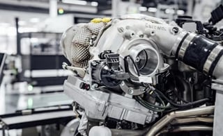 La próxima generación del modelo AMG de Mercedes Benz verá la incorporación de un turbocompresor de gases de escape eléctrico, inspirado en la tecnología desarrollada originalmente para el equipo de Fórmula 1. (ARCHIVO)