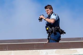 Un sujeto disparó e hirió a dos policías, además de lastimar a un civil y desató una persecución en Auckland, Nueva Zelanda. (ARCHIVO)