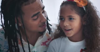 El artista urbano puertorriqueño Ozuna lanzó este viernes su nuevo sencillo y video musical, Mi Niña, dedicado a su hija, Sofía, y como preámbulo al Día del Padre. (ESPECIAL) 