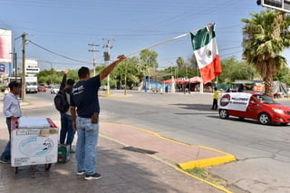 Cientos de vehículos circularon a lo largo de la avenida Juárez y por el bulevar Revolución. (ÉRICK SOTOMAYOR)