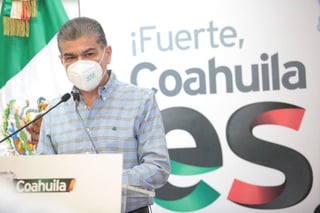 El gobernador Miguel Riquelme, felicitó a los papás en su día y los exhortó a no bajar la guardia, atendiendo las medidas preventivas necesarias para evitar más contagios por el COVID. (ARCHIVO)