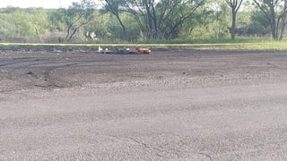 Un hombre fue asesinado con arma de fuego en la carretera estatal 20, lugar en el que fue abandonado sobre la cinta asfáltica. (ARCHIVO)
