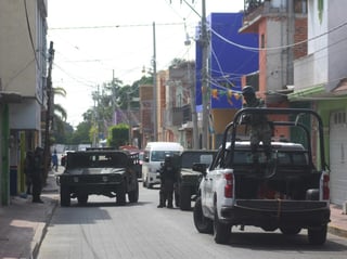 La detención de 29 presuntos miembros del Cártel de Santa Rosa de Lima, entre ellos familiares de su líder, José Antonio Yépez Ortiz, alias 'El Marro', desató la furia del capo y su grupo criminal este fin de semana en el estado de Guanajuato, su centro de operaciones. (EFE)