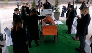 El funeral de Bernardino Piñera, tío del presidente Sebastián Piñera, ha desatado críticas por no seguir los protocolos de salud. (ESPECIAL) 