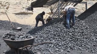 De la compra de carbón dependen 25 mil empleos directos e indirectos.(ARCHIVO)