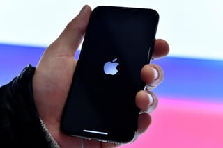 La multinacional estadounidense Apple anunció que con el nuevo sistema operativo para iPhone iOS 14, los teléfonos podrán usarse como llave digital para abrir, arrancar y cerrar ciertos modelos de vehículo. (ESPECIAL) 