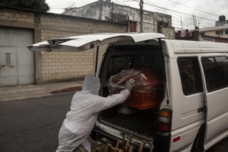 Guatemala superó este miércoles los 601 fallecimientos a causa de la COVID-19 y alcanzó además los 14.819 casos positivos, tras una jornada en la que en las últimas 24 horas el Ministerio de Salud Pública reportó 19 muertes y 279 nuevos contagios, aunque admitió tener solo datos preliminares. (ARCHIVO)