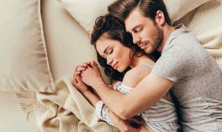 El estudio sugiere que mientras que el cuerpo es un poco más inestable cuando se duerme con alguien, el cerebro no lo es (ESPECIAL) 