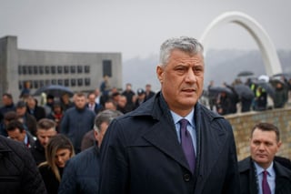 El presidente de Kosovo y otros excombatientes separatistas fueron imputados de crímenes de guerra y crímenes contra la humanidad, incluyendo asesinato, por un tribunal que investiga delitos contra la etnia serbia durante y después de la guerra de independencia de Kosovo de 1989-1999. (EFE)