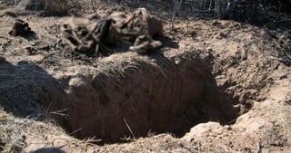 Al menos 12 cuerpos han sido localizados en un tiro de mina, utilizado como fosa clandestina, en el municipio de Aquiles Serdán, cercano a la ciudad de Chihuahua, informó este jueves la Fiscalía General del estado homónimo, ubicado en el norte de México. (CORTESÍA)