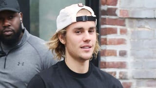 El artista canadiense Justin Bieber presentó este jueves una demanda por difamación contra dos perfiles de Twitter que este fin de semana lo acusaron de cometer agresiones sexuales, negadas reiteradamente por él. (ESPECIAL) 