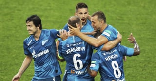 Dos penaltis transformados por Artem Dzyuba propiciaron la remontada ante el FCKSSamara del Zenit San Petersburgo (2-1), que cada jornada se acerca más al titulo de la Liga de Rusia. (ESPECIAL)
