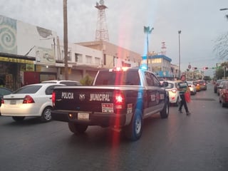 La Policía Municipal detuvo al conductor del Nissan robado.
