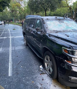 Impresionante. Como escalofriante ha sido catalogada la imagen de la camioneta y la estela de casquillos de bala en el lugar donde se atentó contra la vida del jefe de Seguridad Pública de la Ciudad de México, Omar García Harfuch, en la capital del país.
