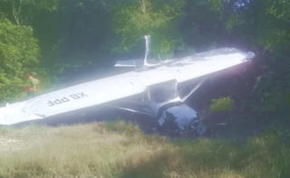 La caída de la aeronave ocurrió a las 14:50 horas y dejó como saldo tres personas heridas; fueron trasladados a un hospital.
