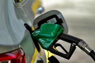 En la última semana los precios de las gasolinas rebasaron los niveles en los que se encontraban antes de que iniciara la pandemia de COVID-19. (ARCHIVO)
