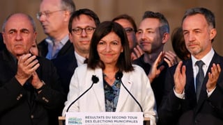 La socialista francesa de origen español Anne Hidalgo se impuso este domingo en las elecciones municipales en París y revalidó su cargo como alcaldesa, que le mantendrá al frente de la ciudad hasta 2026. (CORTESÍA)