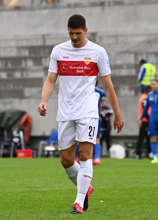 Mario Gómez anotó en la derrota del Stuttgart 3-1 ante el Darmstadt, con lo que el equipo regresó a Primera División. (EFE)